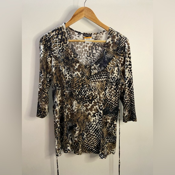 Tops - Leopard printed top